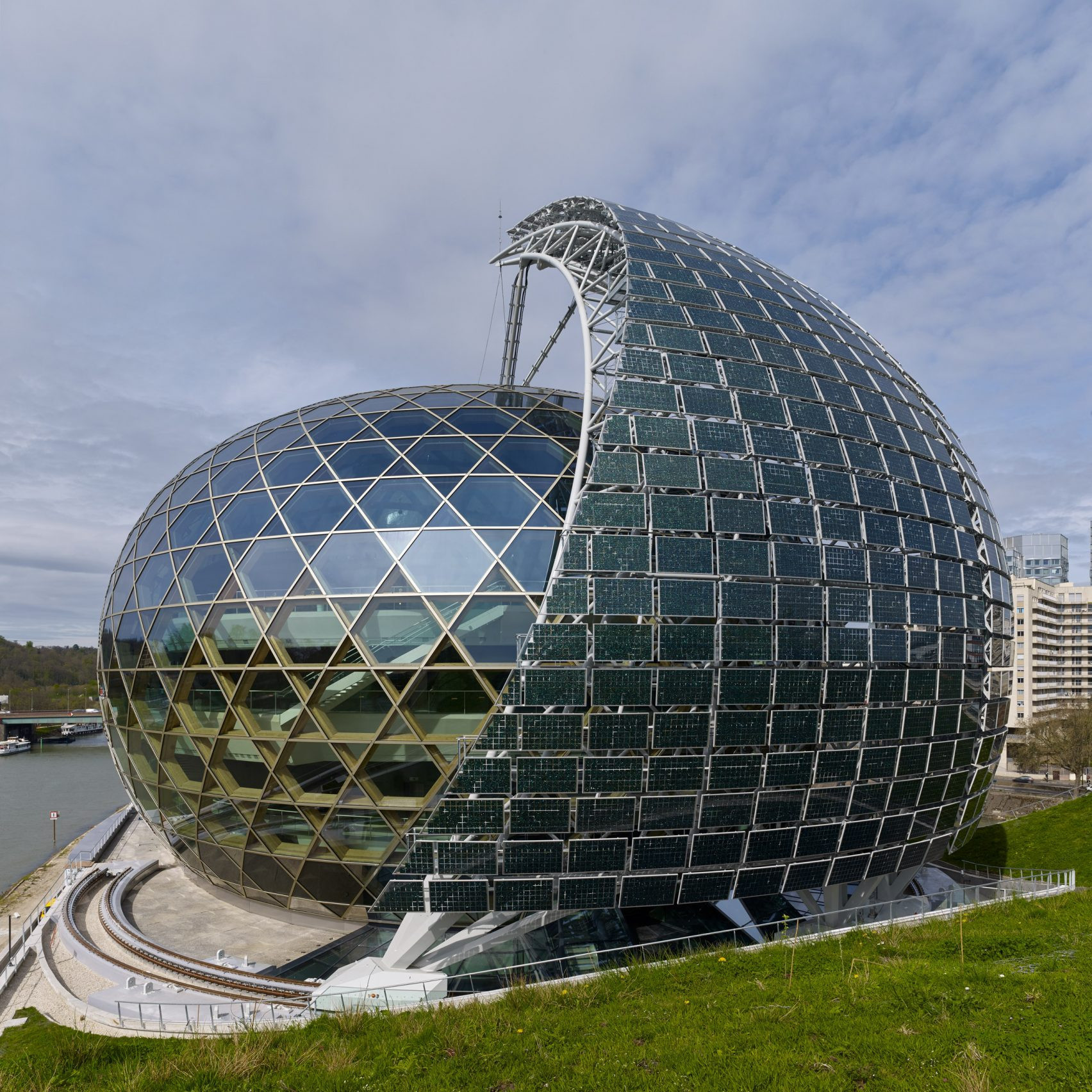 la seine musicale shigeru ban architecture cultural france paris_dezeen_2364_col_6 1704x1704.jpeg