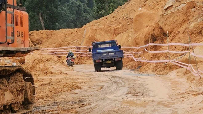 Cấm các phương tiện lưu thông vào ban đêm qua cung đường đèo nối liền hai thành phố du lịch nổi tiếng của Việt Nam - ảnh 1