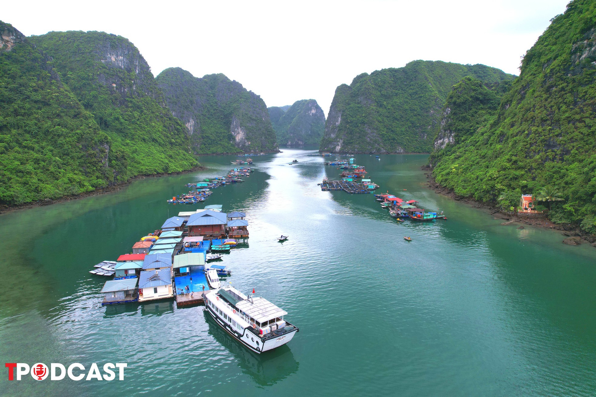 Quảng Ninh: 'Vịnh Hạ Long chưa bao giờ nằm trong danh sách Di sản lâm nguy' ảnh 1