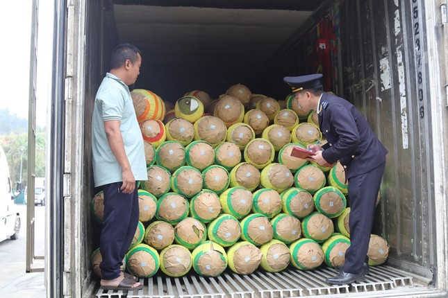 Kiểm tra, xử lý hơn 1.600 vụ liên quan buôn lậu, hàng cấm ảnh 1