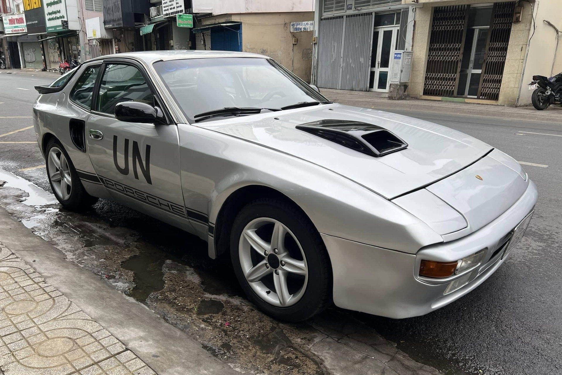 Porsche 944 1.jpg