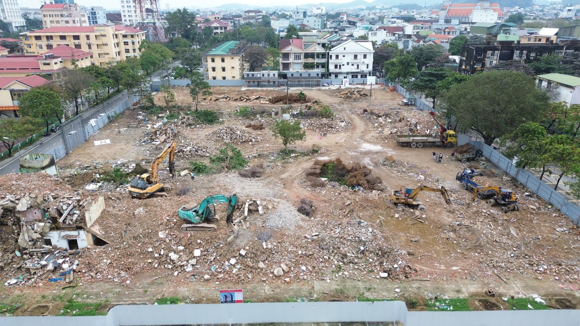 'Hạ giải' nhiều dãy chung cư cao tầng cũ nát giữa trung tâm TP Huế ảnh 8