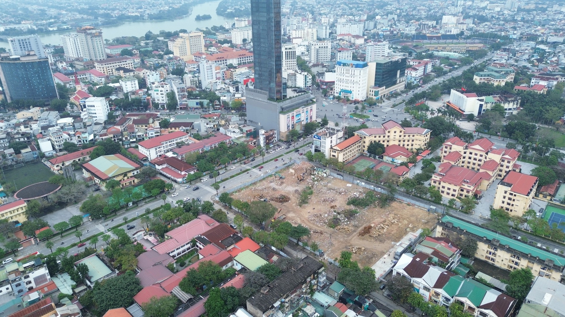 'Hạ giải' nhiều dãy chung cư cao tầng cũ nát giữa trung tâm TP Huế ảnh 9