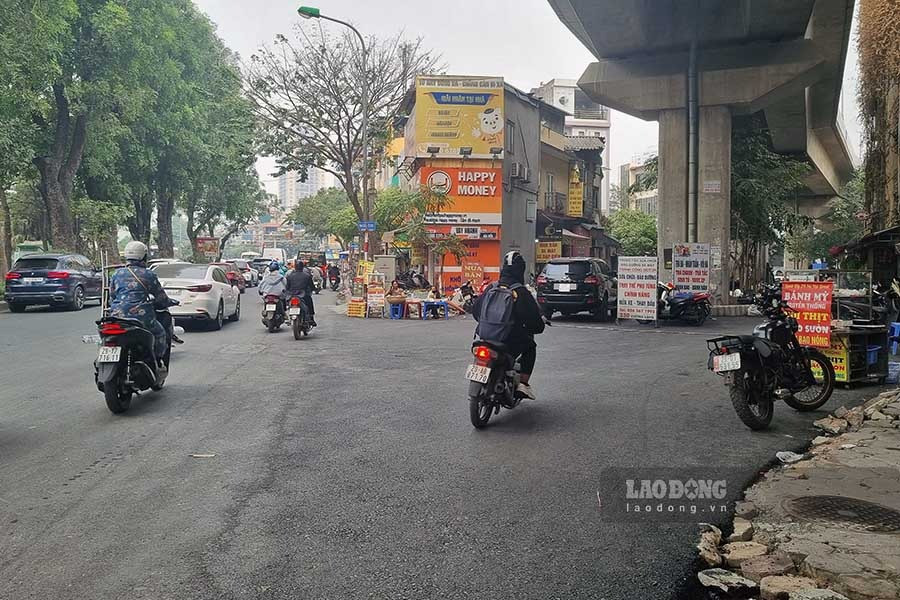 Vài ngày tới, con đường 'giải vây' ách tắc cho nút giao Láng - Ngã Tư Sở sẽ hoàn thành mở rộng- Ảnh 3.