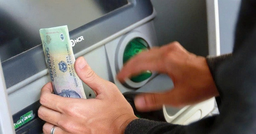 Cảnh báo chiêu trò đánh cắp dữ liệu để làm thẻ giả rút tiền liên tục tại các ATM