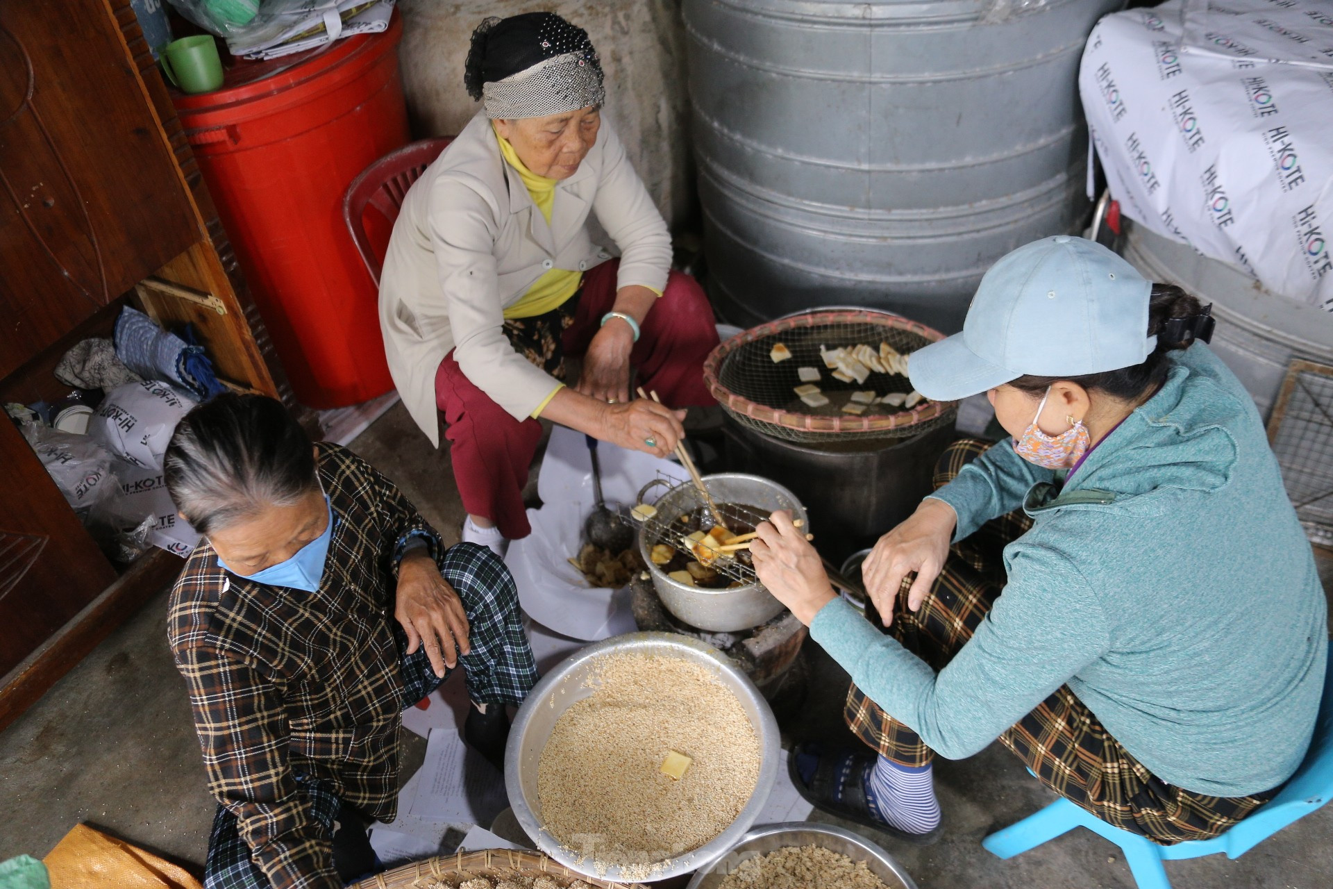 Làng nghề bánh khô mè Đà Nẵng hối hả vào cao điểm vụ Tết ảnh 2