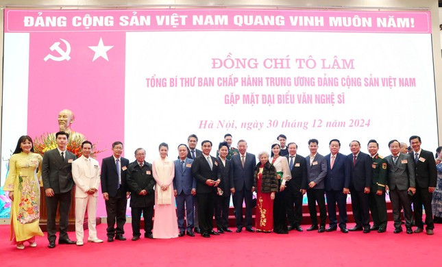 Tổng Bí thư Tô Lâm: Văn nghệ sĩ phải bám sát nhịp sống, hơi thở của nhân dân ảnh 3