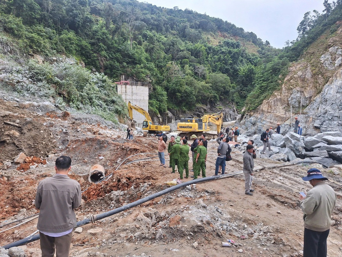 Mới nhất vụ sập giàn giáo công trình thủy điện khiến 3 người chết, 2 người mất tích ở Kon Tum: Bộ Công an và Bộ Xây dựng cùng vào cuộc vụ- Ảnh 1.