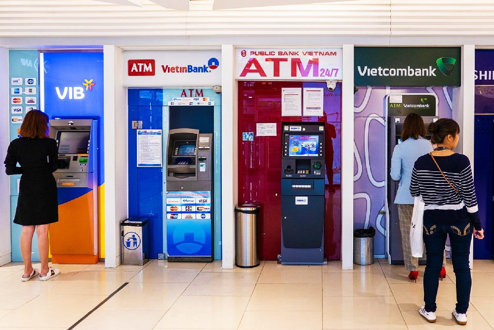 Cảnh báo thủ đoạn đánh cắp thông tin thẻ khi rút tiền ở máy ATM dịp cuối năm - ảnh 1