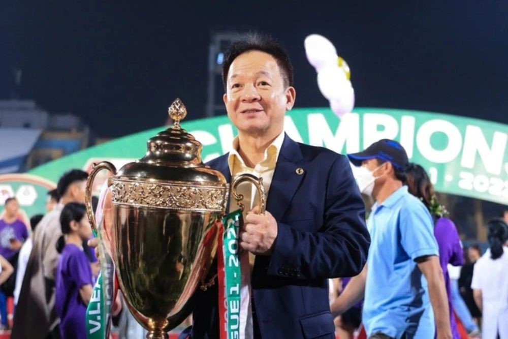 'Ông trùm làng bóng' thuê chuyên cơ sang Thái xem chung kết AFF Cup 2024, hứa thưởng 2 tỷ nếu tuyển Việt Nam vô địch là ai? - ảnh 1