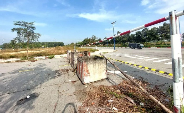 Khó tin với cảnh hoang tàn bên trong dự án hơn 100ha nằm trên 'đất vàng' của ông Dũng 'lò vôi'- Ảnh 3.