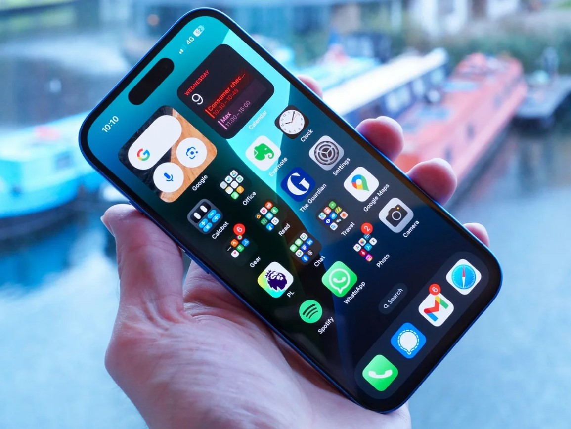 Camera tối đen, đèn pin tắt ngúm: Người dùng iPhone đau đầu vì iOS 18.2