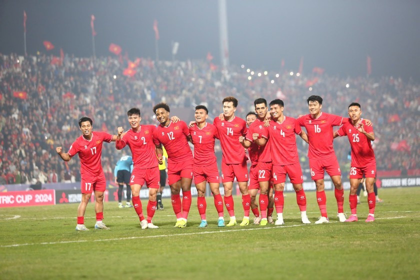 Việt Nam vô địch ASEAN Cup 2024 với tỷ số chung cuộc 5-3 trước ‘Voi chiến’ Thái Lan, chính thức nâng cúp vàng lần thứ 3 sau 4 năm làm lên lịch sử - ảnh 4