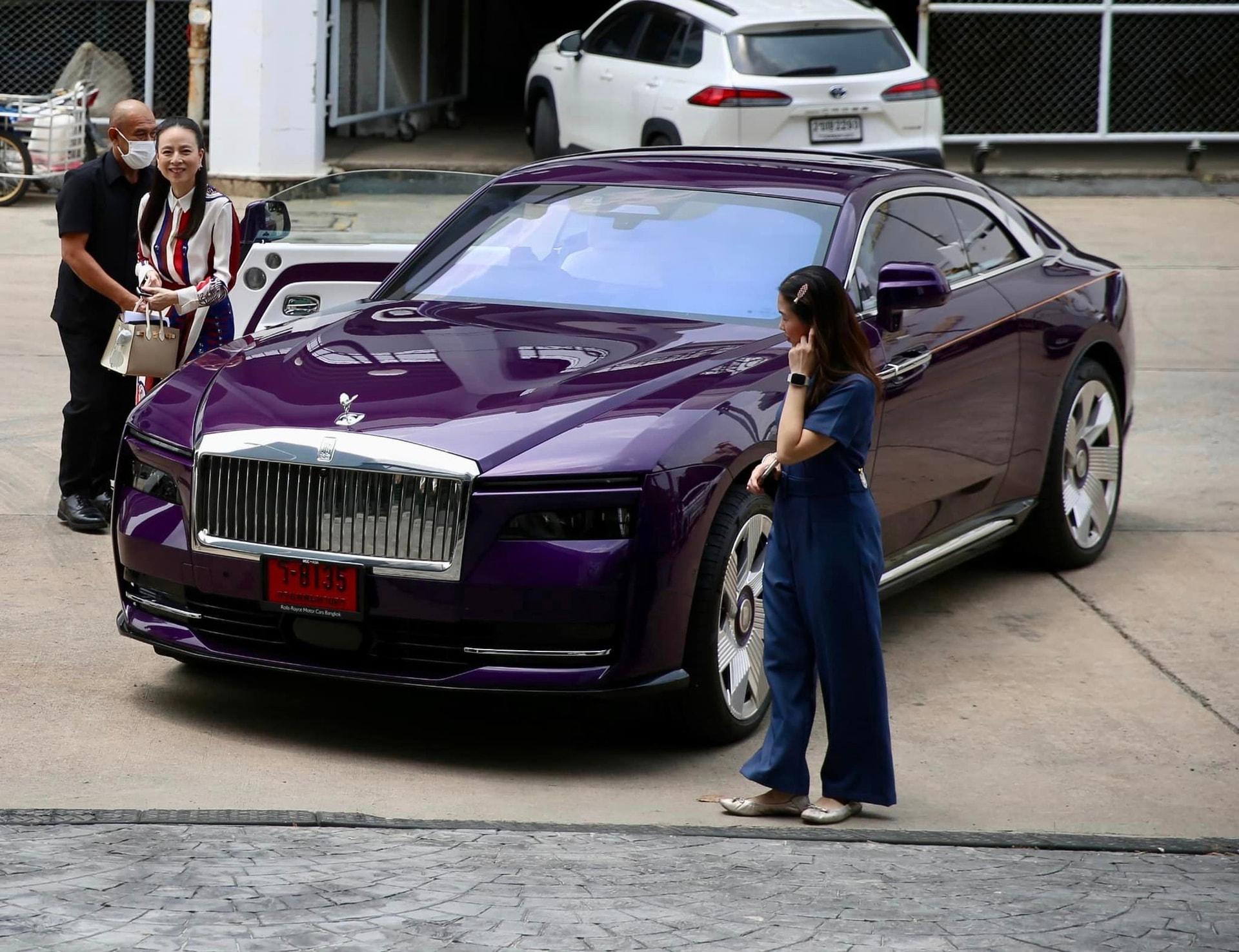 Chi tiết chiếc Rolls-Royce thuần điện của Madam Pang ảnh 3