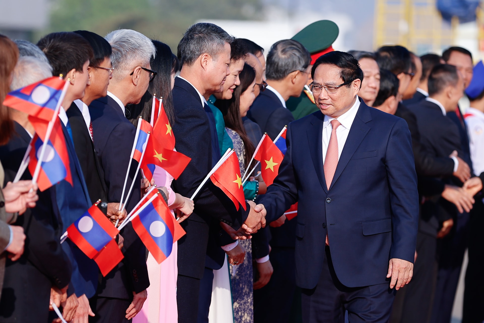 Thủ tướng Phạm Minh Chính tới Vientiane, bắt đầu thăm Lào- Ảnh 4.