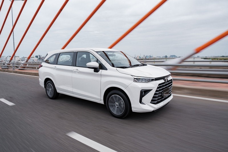 xe-mpv-gia-duoi-700-3.jpg