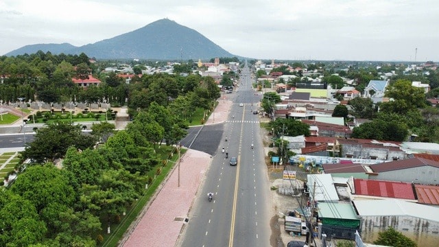 Tuyến đường đến ngọn núi huyền bí cao nhất Nam Bộ sắp được mở rộng lên 6 làn xe- Ảnh 1.