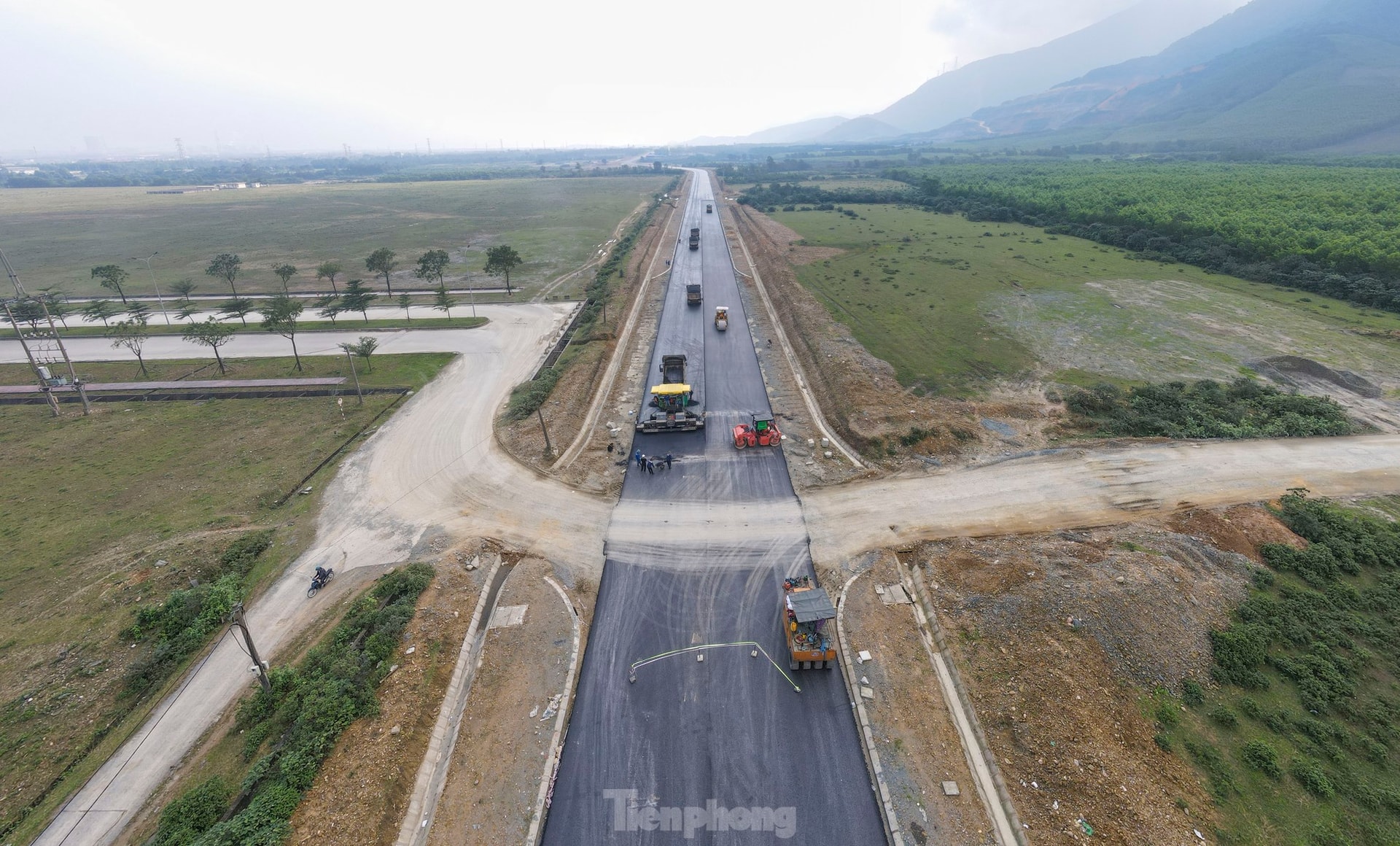 Cận cảnh tuyến đường 9 km đầu tư hơn 450 tỷ đồng ở Hà Tĩnh ảnh 9