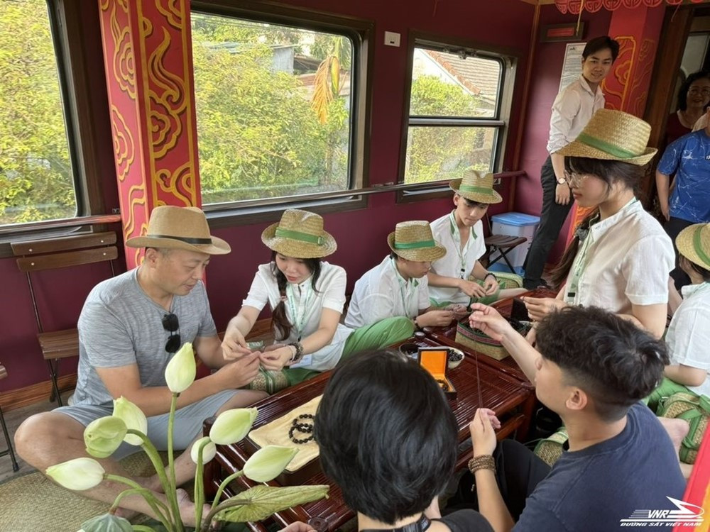 Lần đầu tiên, đường sắt Việt Nam ra mắt 'Chuyến tàu Xuân' vào đêm giao thừa, mua vé thế nào? - ảnh 2