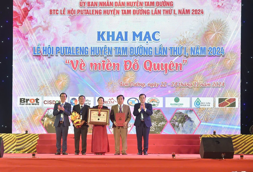 Rừng hoa đỗ quyên cổ thụ nằm ở độ cao 2.619m xác lập kỷ lục lớn nhất Việt Nam - ảnh 4