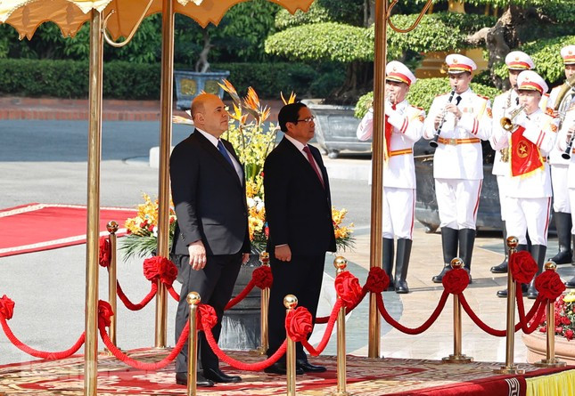 Thủ tướng Phạm Minh Chính chủ trì lễ đón Thủ tướng Nga Mikhail Mishustin ảnh 6