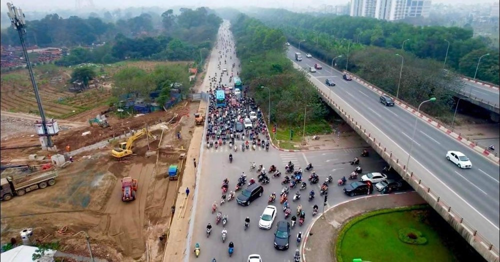 Từ ngày mai, các phương tiện chỉ được lưu thông 1 chiều trên đường gom đại lộ dài và rộng nhất Việt Nam - ảnh 2