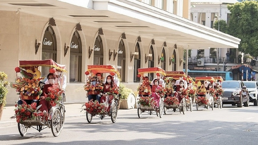 So găng dàn xe sang trong hai lễ ăn hỏi đình đám của các ‘thiếu gia’ nhà tỷ phú Phạm Nhật Vượng và bầu Hiển