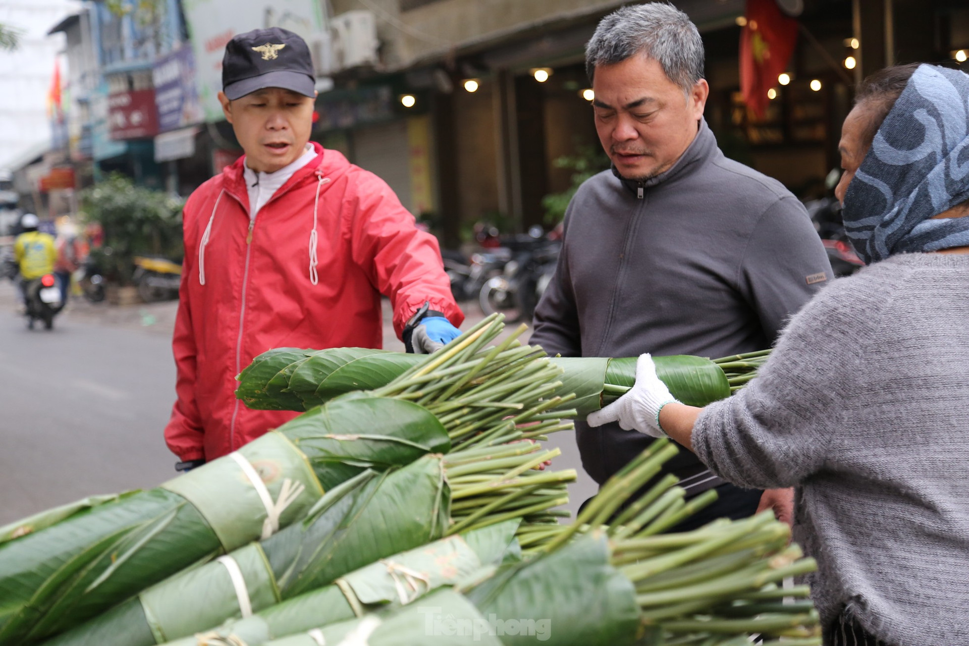 Chợ lá dong lâu đời nhất Hà Nội tấp nập từ sáng đến tối ảnh 10