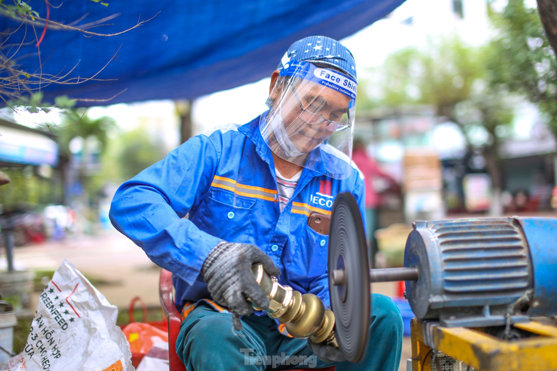 Tò mò nghề đánh bóng 'báu vật' mỗi năm làm một lần ảnh 1