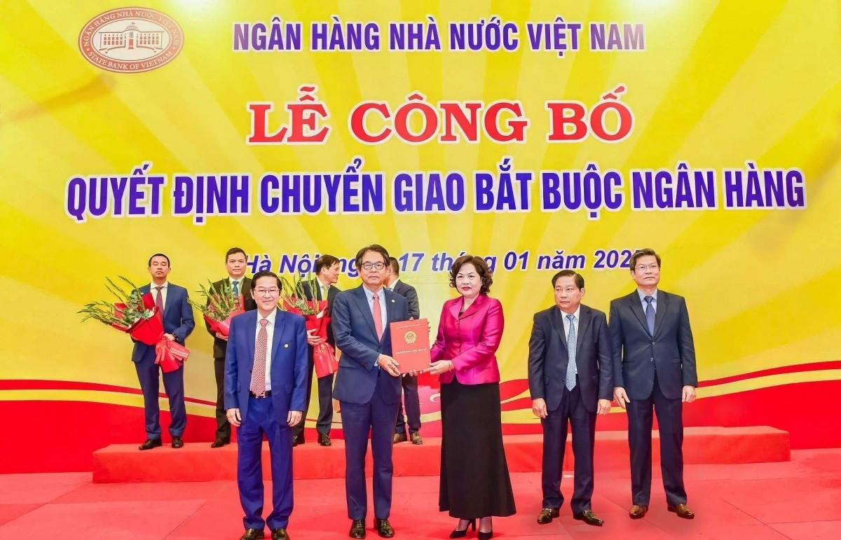 Nhận chuyển giao ngân hàng yếu kém: MB, VPBank, Vietcombank và HDBank được hưởng lợi gì?