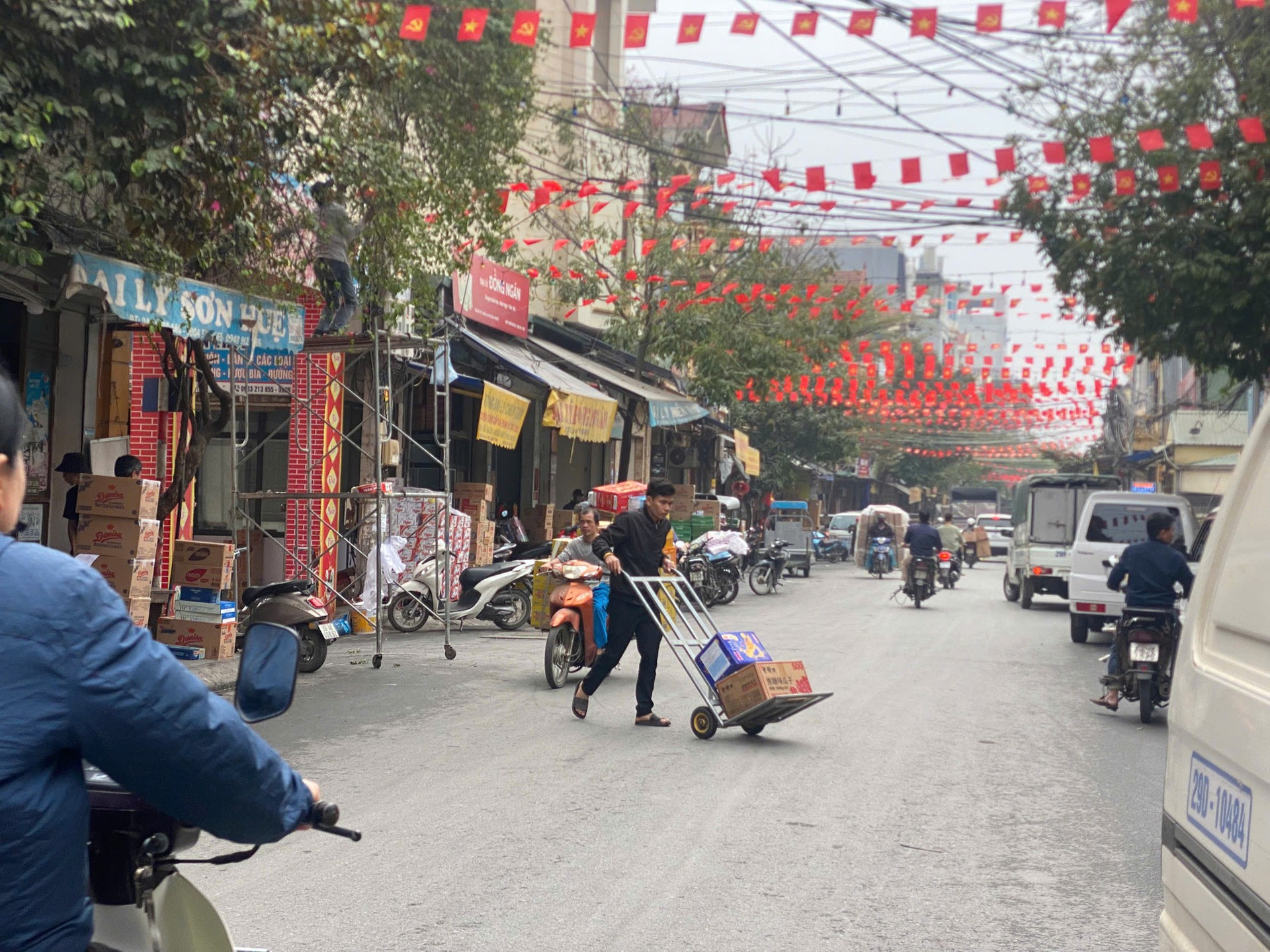 'Thủ phủ' bánh kẹo Hà Nội tất bật không ngơi tay dịp cận Tết ảnh 4