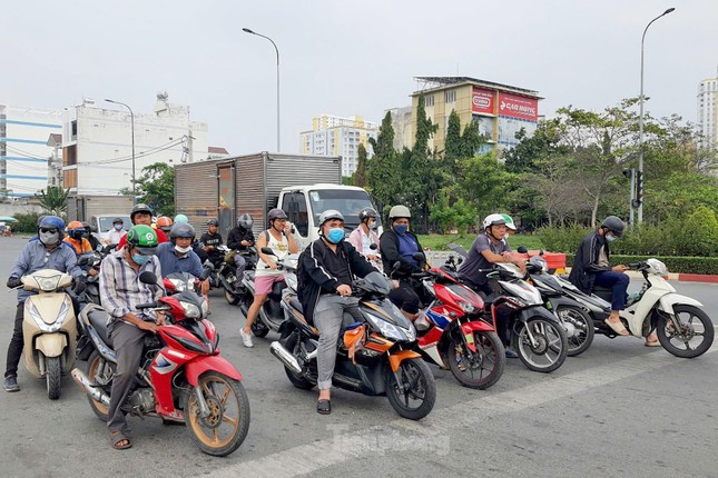 CSGT khuyên những điều cần làm khi gặp đèn tín hiệu giao thông 'nhảy múa' ảnh 1