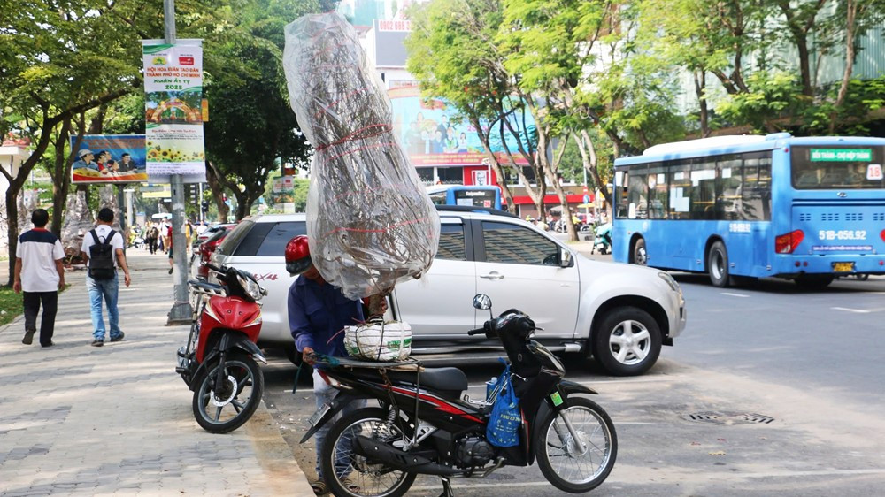 Người dân lưu ý những lỗi vi phạm xe máy dễ bị ‘phạt nguội’ trong dịp Tết - ảnh 2