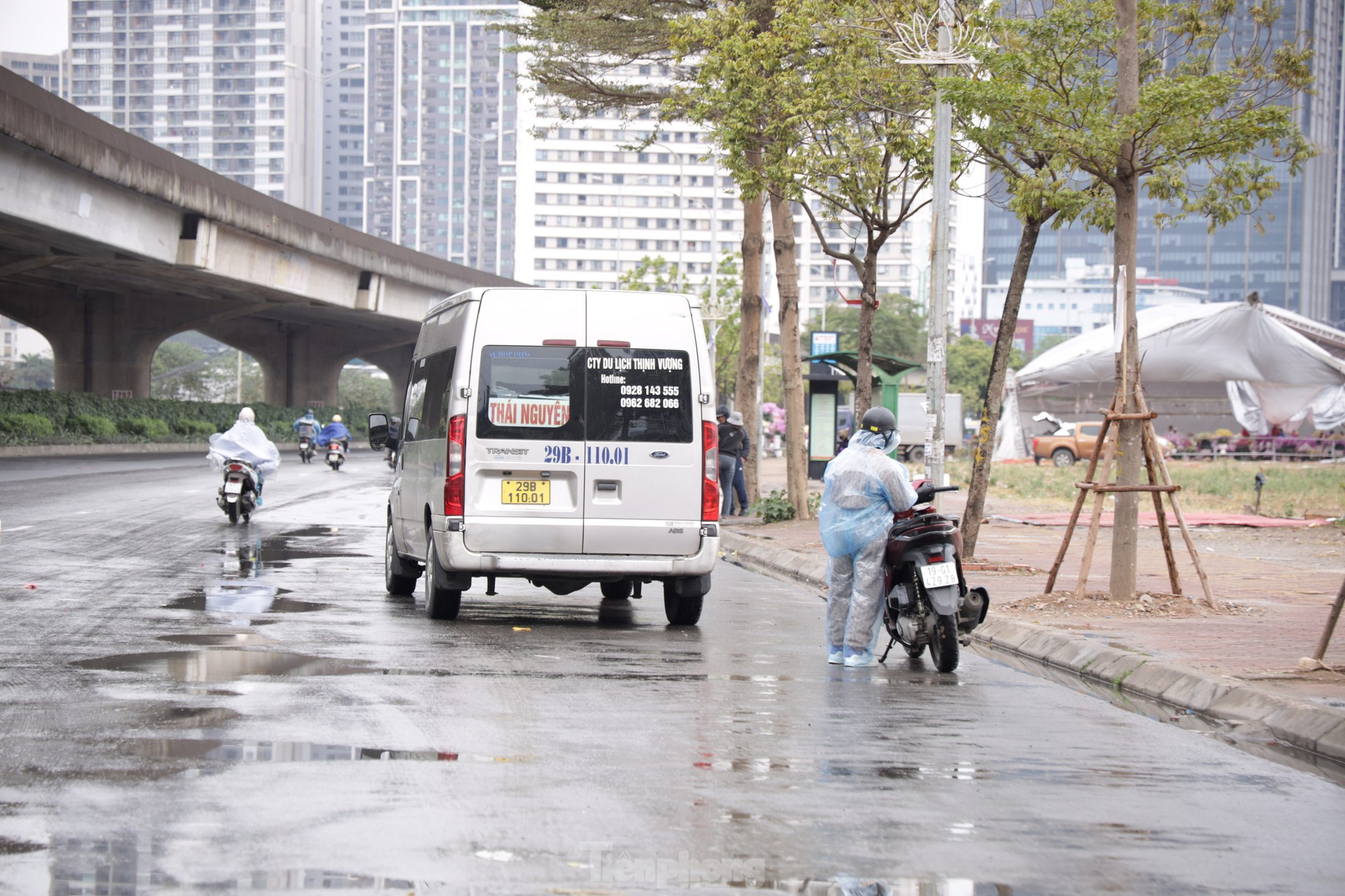 Xe dù, bến cóc hoành hành dịp Tết ở Hà Nội ảnh 11