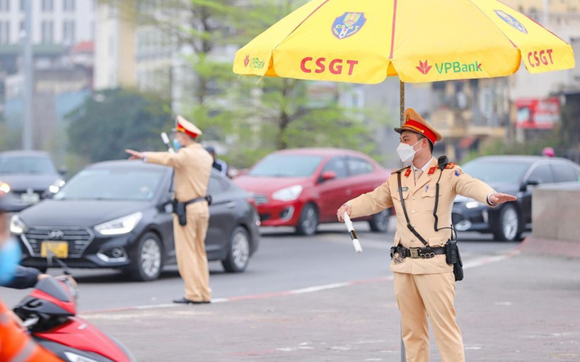 Từ chiều nay, cấm và hạn chế phương tiện lưu thông qua một số tuyến đường của Hà Nội, người dân lưu ý - ảnh 1