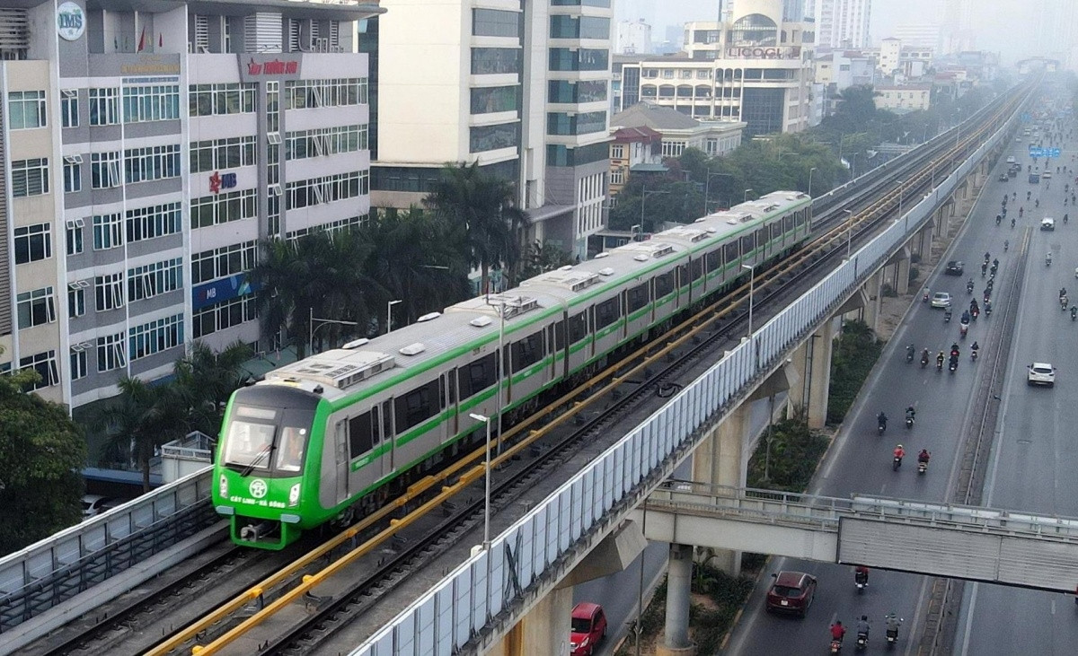 Tuyến Metro Hà Nội sẽ chạy xuyên đêm Giao thừa, mang sắc Xuân đến từng chuyến tàu