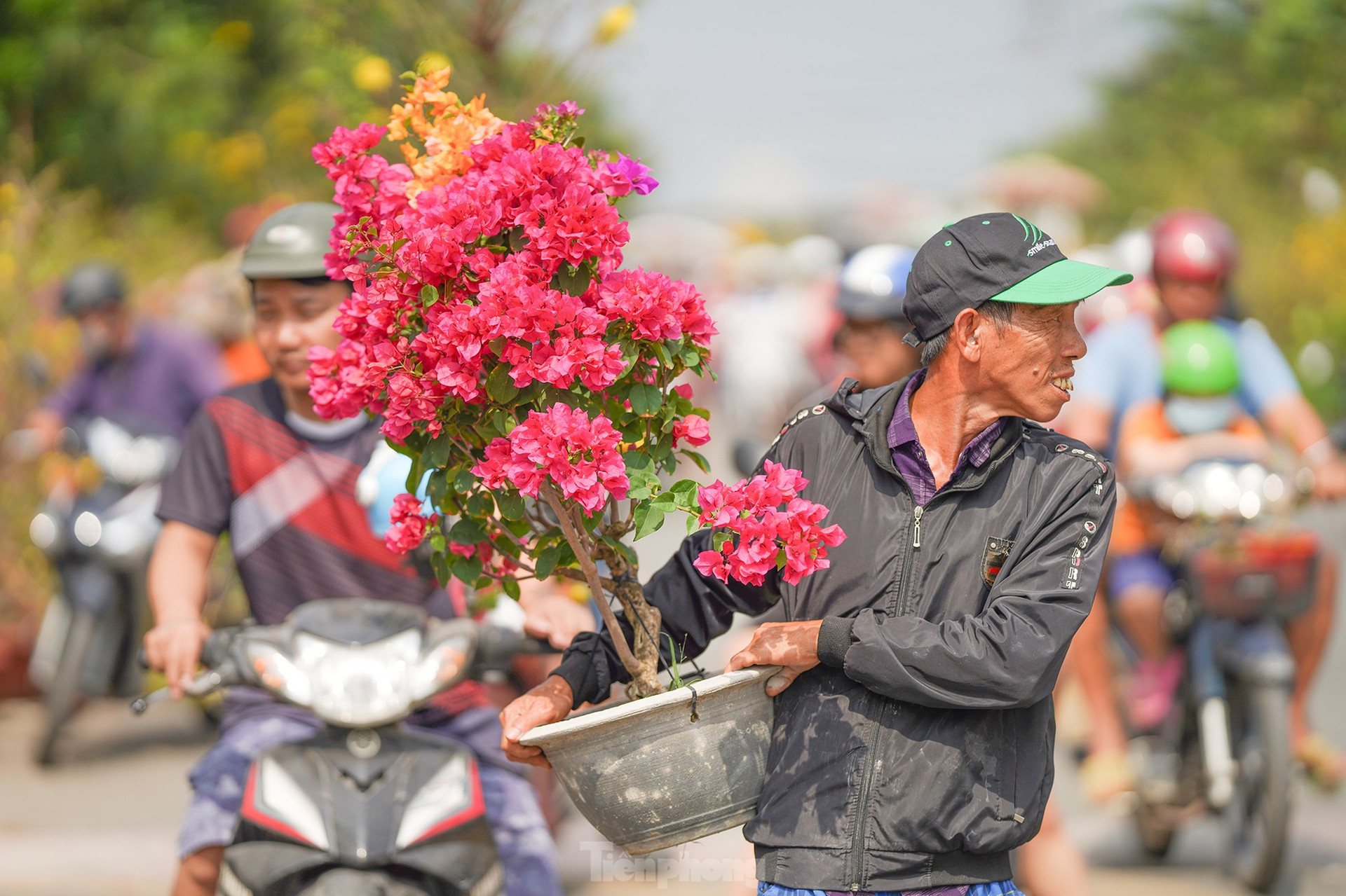 Ngày 29 Tết: Cứ 30 phút tiểu thương lại giảm giá cây để 'hút khách' ảnh 20