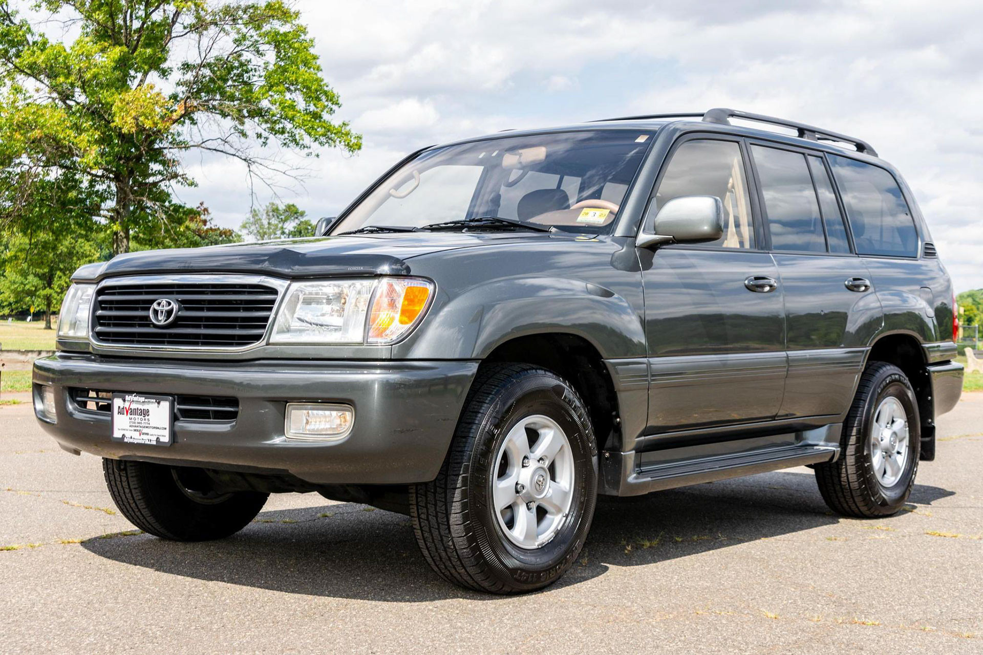 Toyota Land Cruiser 2000.jpg