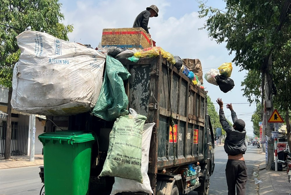 Từ hôm nay, rác thải sinh hoạt chưa được phân loại có thể bị từ chối tiếp nhận - ảnh 1