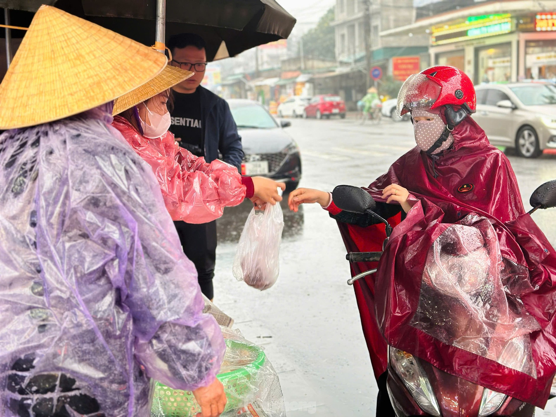 Không phải cá lóc, lợn quay, nhiều người cúng Thần tài mâm cỗ có tên khá lạ ảnh 1