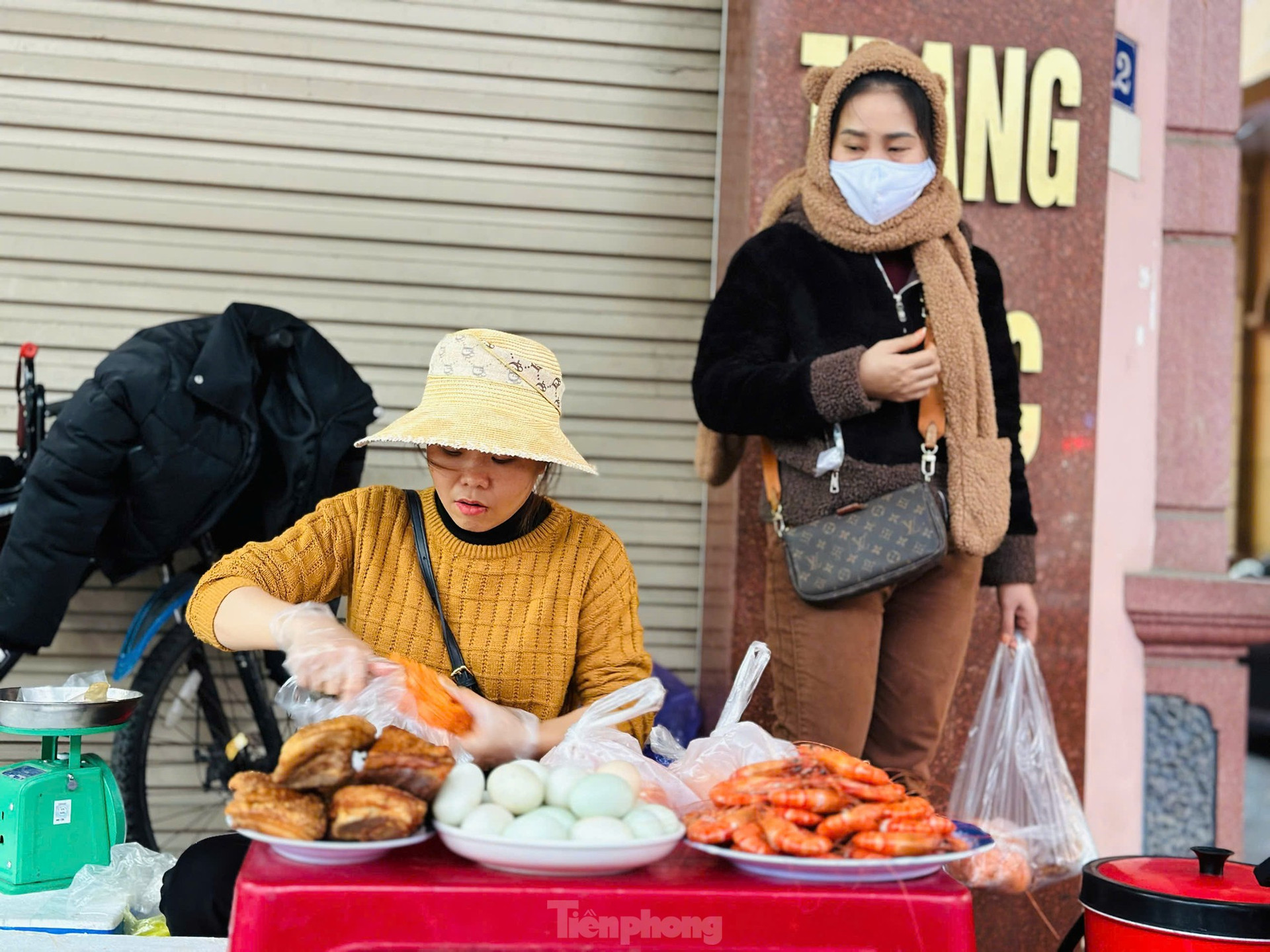 Không phải cá lóc, lợn quay, nhiều người cúng Thần tài mâm cỗ có tên khá lạ ảnh 2