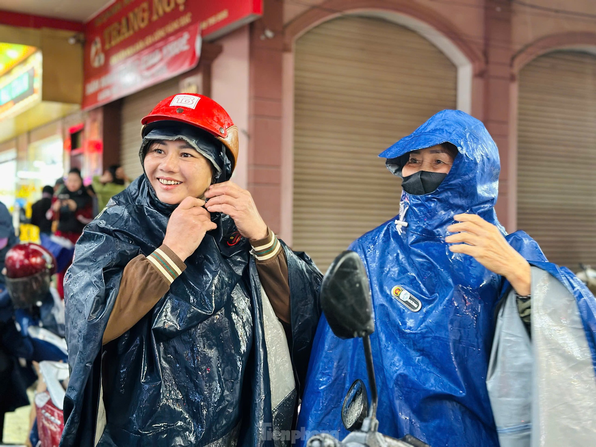 Tiệm vàng ngày thần tài: Nơi chen chúc, chỗ vắng hoe ảnh 6