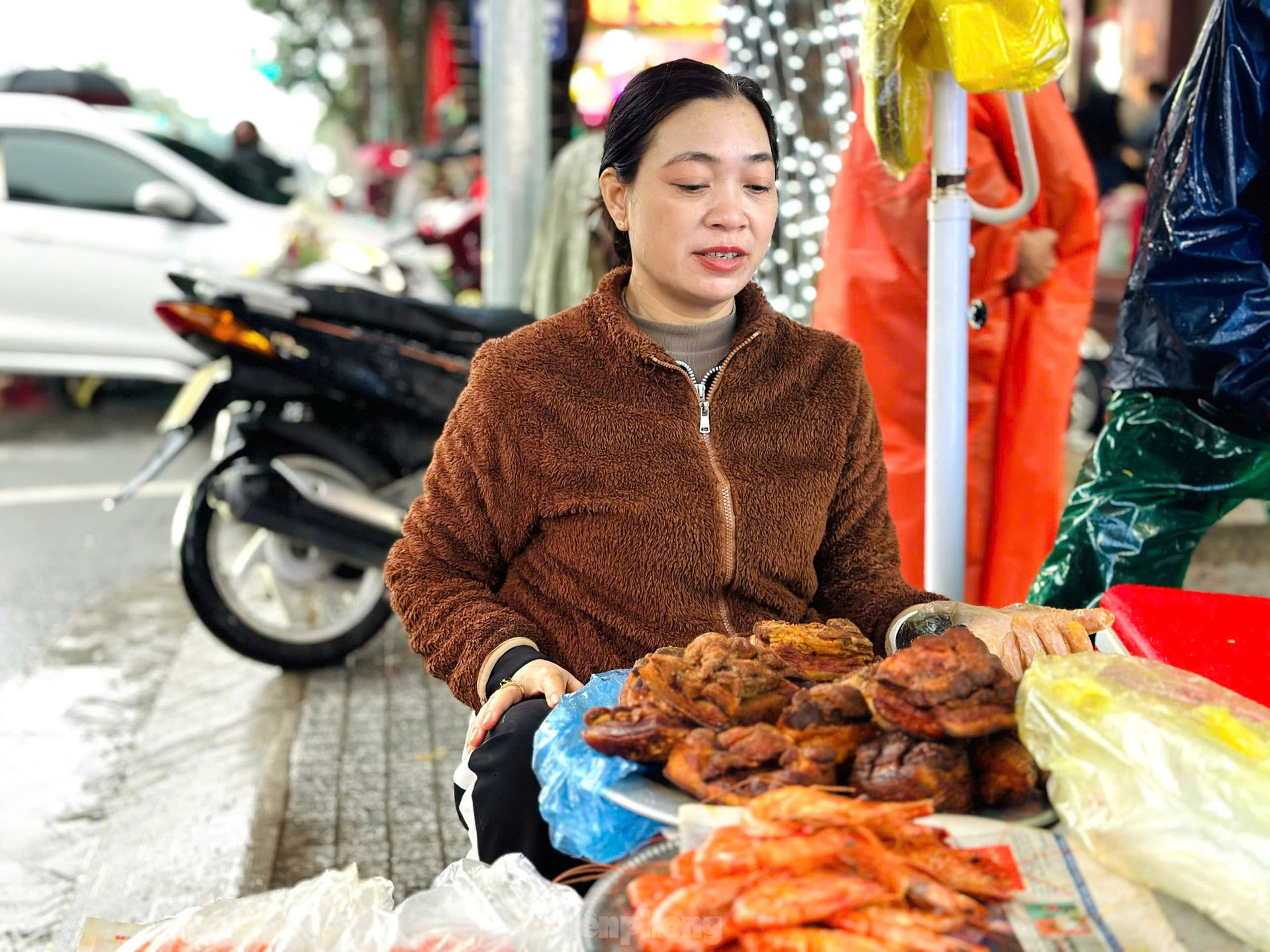 Không phải cá lóc, lợn quay, nhiều người cúng Thần tài mâm cỗ có tên khá lạ ảnh 9