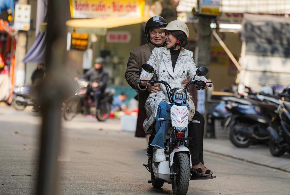 'Vua hài đất Bắc’ lần đầu phá lệ ở tuổi U70, hợp tác cùng ‘hoa hậu làng hài’ trong siêu phẩm Tết 2026 - ảnh 2