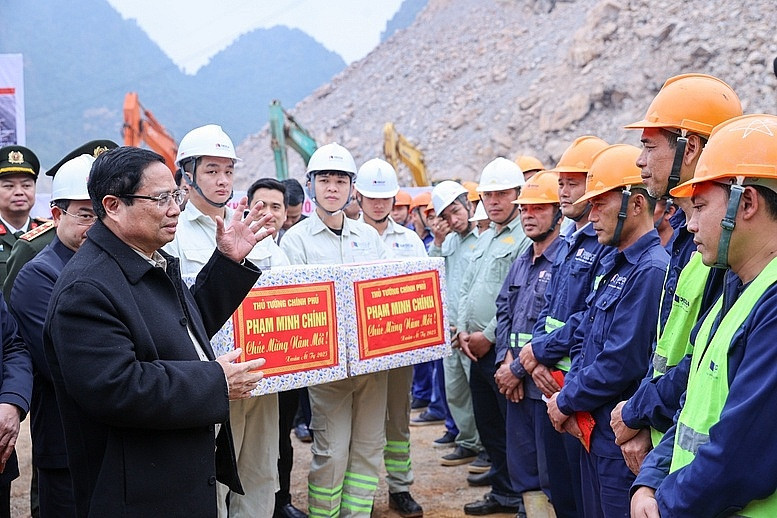 Sau chuyến thị sát của Thủ tướng, một cổ phiếu đầu tư công được kỳ vọng tăng gần 30%