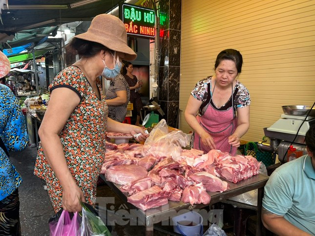 Thịt heo liên tục tăng giá, quán ăn 'cực chẳng đã phải tăng theo' ảnh 2