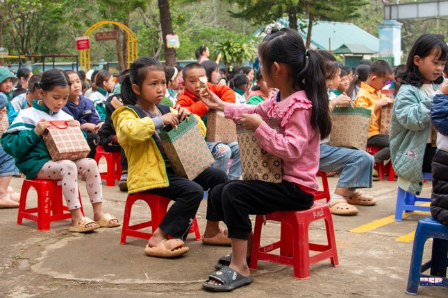 Tái sinh bánh kẹo, đào quất sau Tết ảnh 2