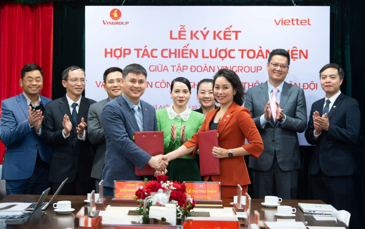 Vingroup - Viettel 'song kiếm hợp bích' từ xe điện, trạm sạc đến chuyển đổi số