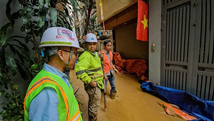 Bùn đất bất ngờ 'phun trào' ngập phố, Ban Quản lý Đường sắt đô thị Hà Nội nói gì?