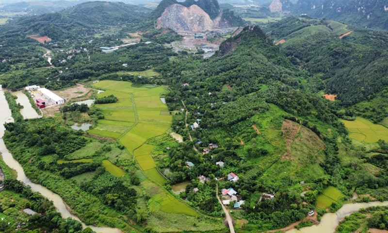 Huyện miền núi giáp Thủ đô sẽ trở thành đô thị công nghiệp và du lịch, hướng tới lên hạng đô thị trong 5 năm tới- Ảnh 1.